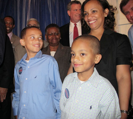 Hakeem Jeffries and Kennisandra Jeffries are married with two sons.